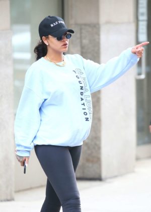 Rihanna - Heads to the Gym in New York City